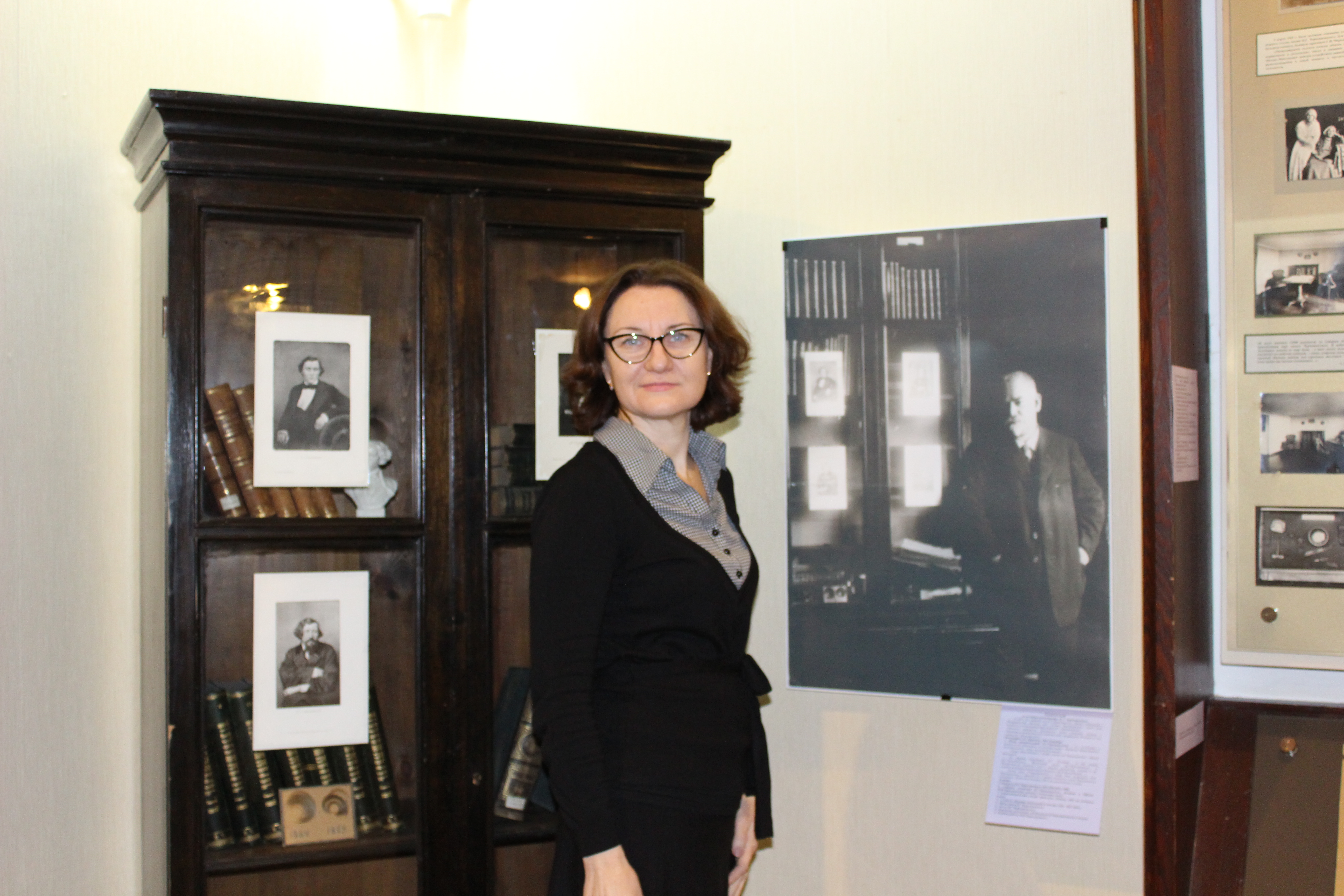 Елена Манова
